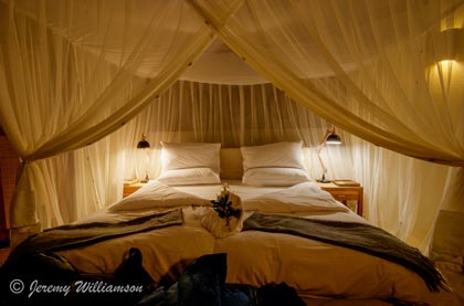 Honeymoon Suite Bed, Nambiti Plains Lodge, Nambiti Private Game Reserve