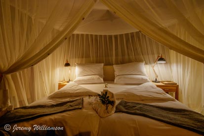 Honeymoon Suite Bedroom, Nambiti Plains Lodge, Nambiti Private Game Reserve
