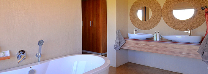 Ndaka Safari Lodge Nambiti Bathroom Bath Suite Luxury Safari Vacation Bookings Tented Safari Nambiti Private Game Reserve
