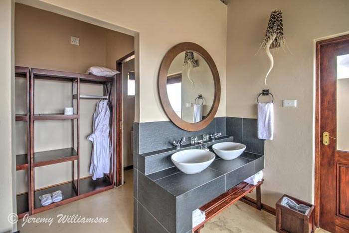 Umzolozolo Luxury Suite Bathroom South Africa Luxury Safari Umzolozolo Private Safari Lodge Nambiti Private Game Reserve KwaZulu-Natal