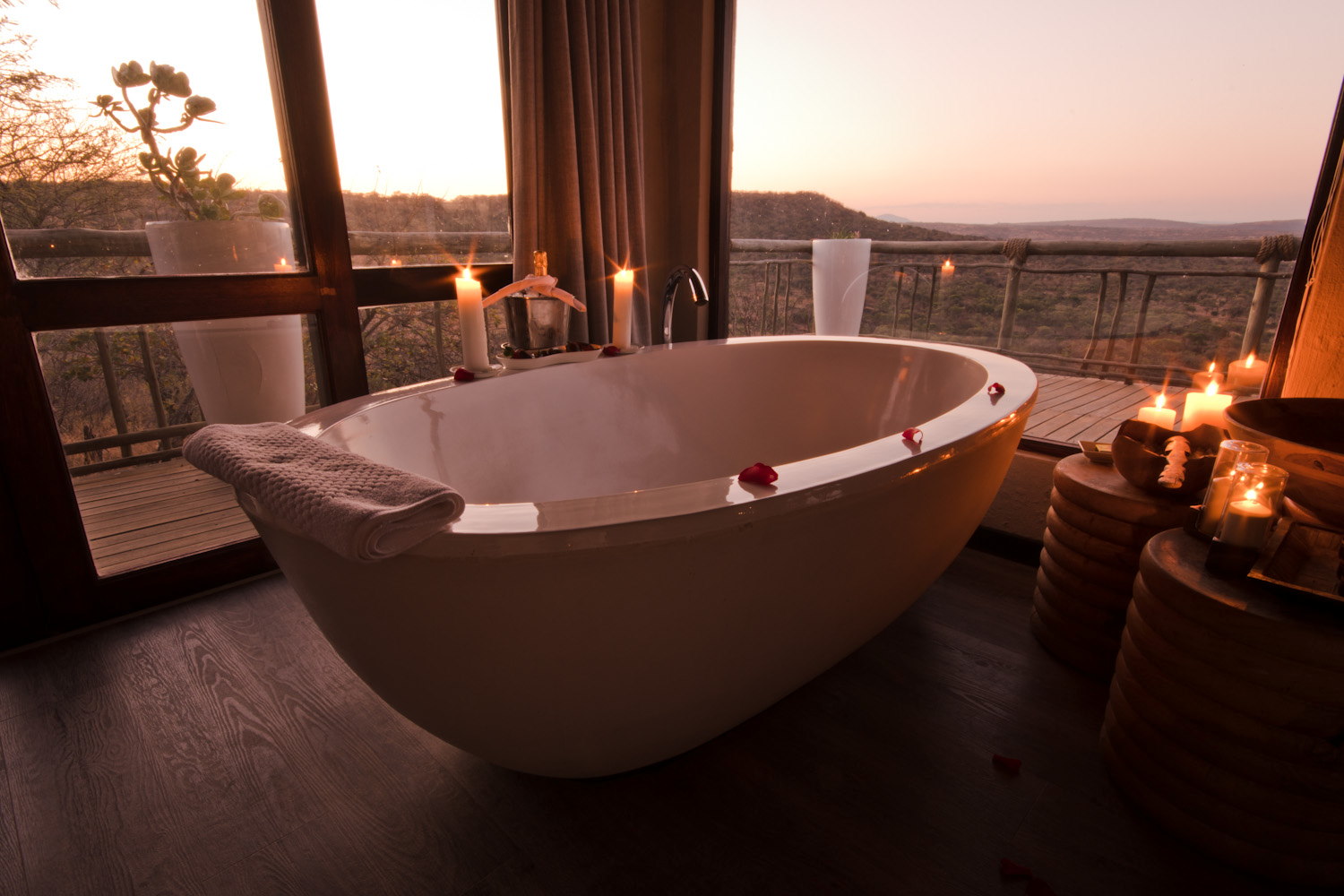 Nambiti Hills Private Game Lodge Honeymoon Suite